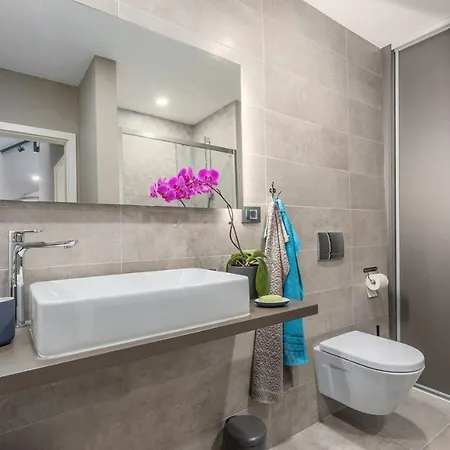 Apartment With Sea View Near Porec