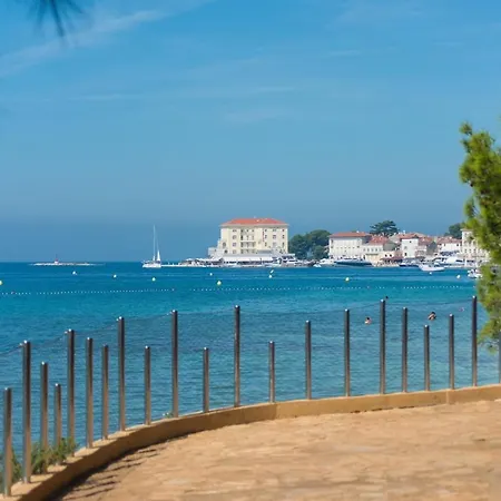 Apartment With Sea View Near *