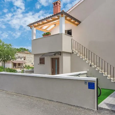 Apartment With Sea View Near