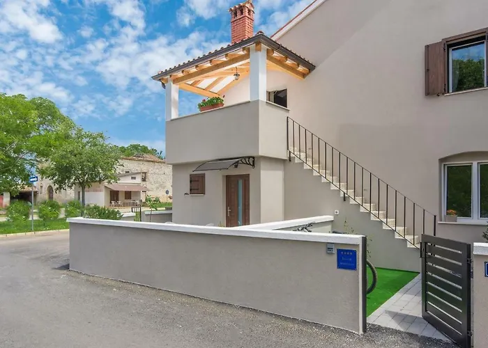 Appartamento With Sea View Near