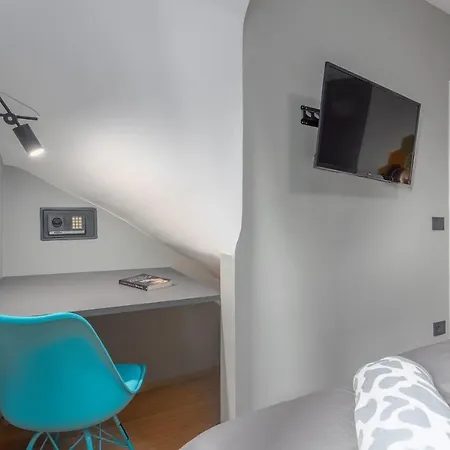 Apartment With Sea View Near Poreč